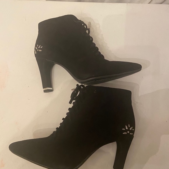 Aerosoles black suede ankle booties 7.5 NWT - Picture 4 of 6